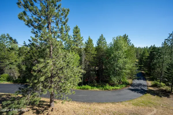 $1,949,000 | 8899 Coeur D'Alene Drive, Spirit Lake, ID 83869