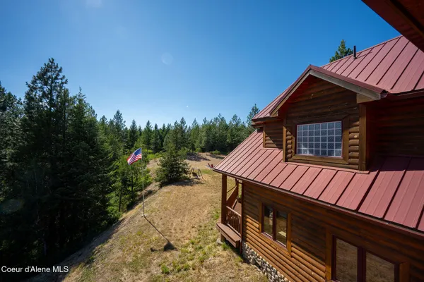 $1,949,000 | 8899 Coeur D'Alene Drive, Spirit Lake, ID 83869