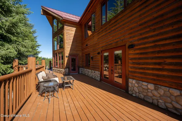 $1,949,000 | 8899 Coeur D'Alene Drive, Spirit Lake, ID 83869