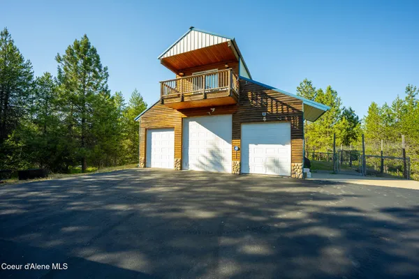$1,949,000 | 8899 Coeur D'Alene Drive, Spirit Lake, ID 83869