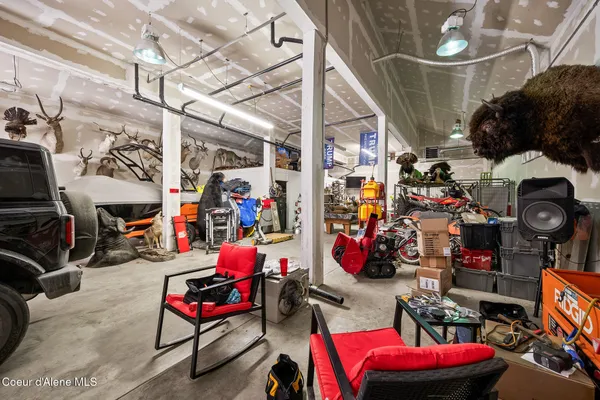 $1,949,000 | 8899 Coeur D'Alene Drive, Spirit Lake, ID 83869