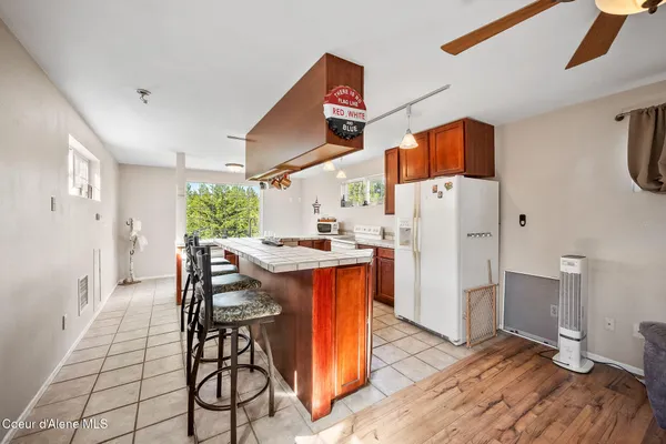 $1,949,000 | 8899 Coeur D'Alene Drive, Spirit Lake, ID 83869