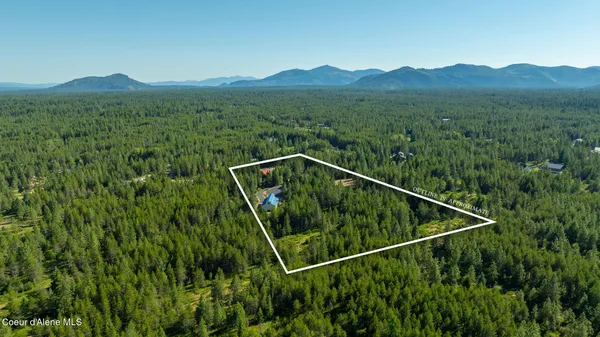 $1,949,000 | 8899 Coeur D'Alene Drive, Spirit Lake, ID 83869