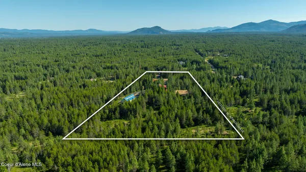 $1,949,000 | 8899 Coeur D'Alene Drive, Spirit Lake, ID 83869