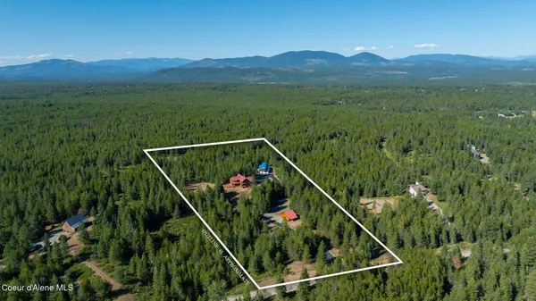 $1,949,000 | 8899 Coeur D'Alene Drive, Spirit Lake, ID 83869
