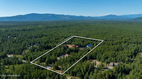 $1,949,000 | 8899 Coeur D'Alene Drive, Spirit Lake, ID 83869