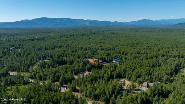 $1,949,000 | 8899 Coeur D'Alene Drive, Spirit Lake, ID 83869