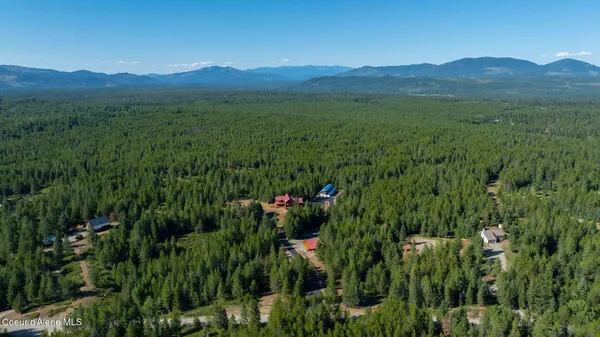 $1,949,000 | 8899 Coeur D'Alene Drive, Spirit Lake, ID 83869