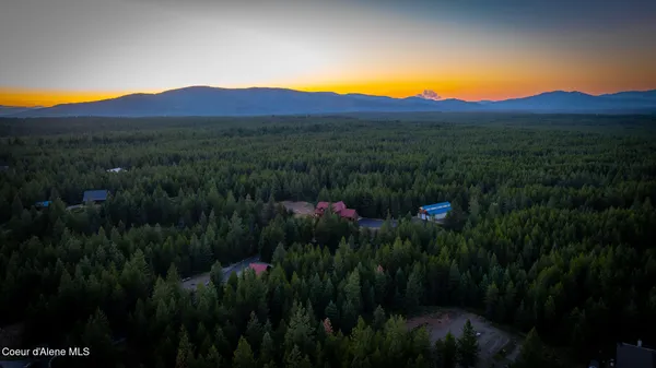 $1,949,000 | 8899 Coeur D'Alene Drive, Spirit Lake, ID 83869