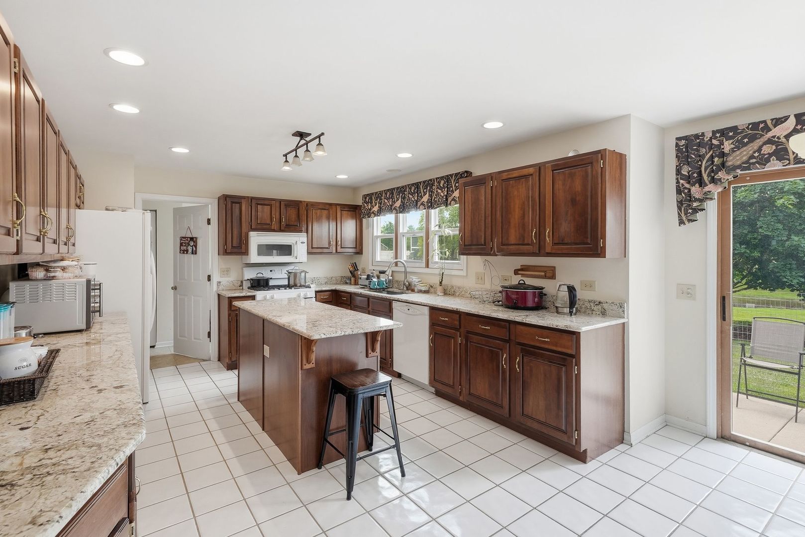 930 Ripple Brook Lane Elgin, IL 60120 - Photo 7 of 43