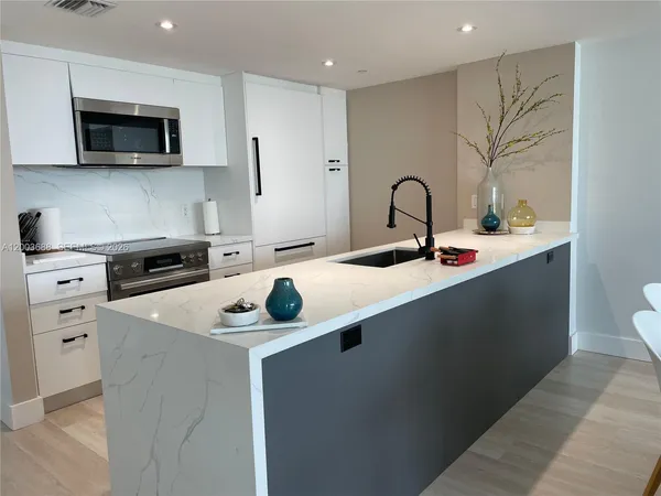 $4,300 | 50 Biscayne Boulevard, Unit 2611, Miami, FL 33132