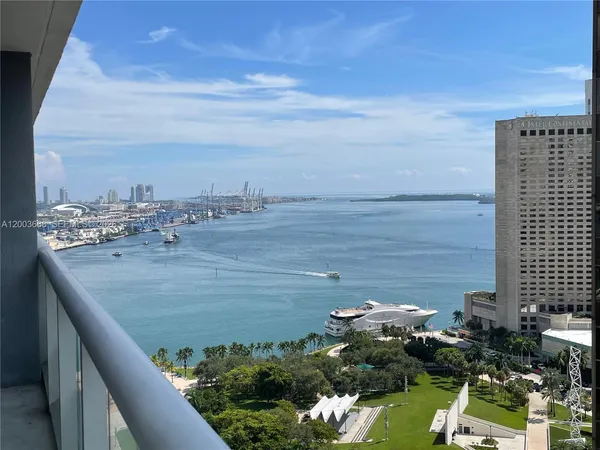 $4,300 | 50 Biscayne Boulevard, Unit 2611, Miami, FL 33132