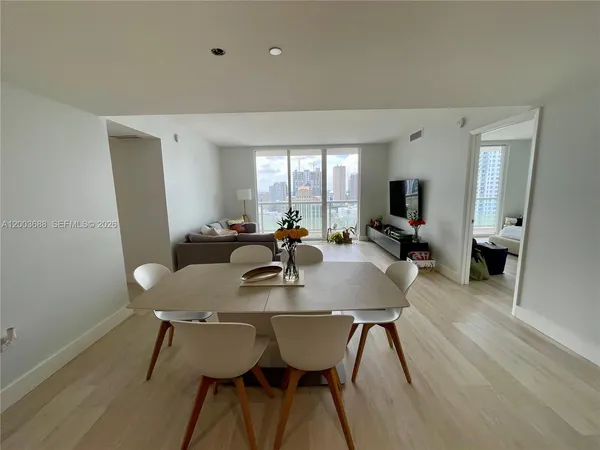 $4,300 | 50 Biscayne Boulevard, Unit 2611, Miami, FL 33132