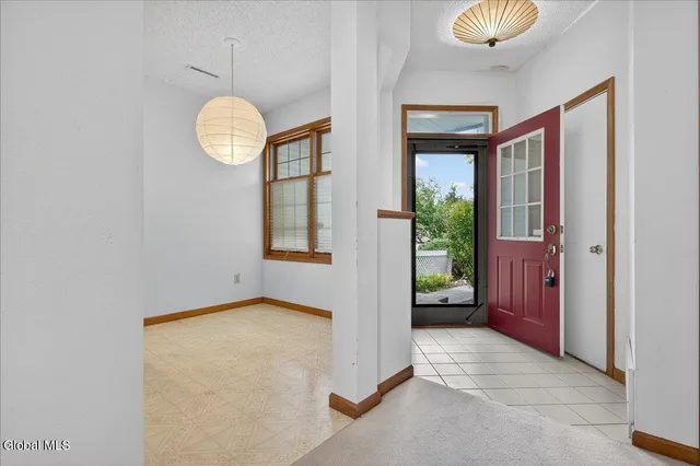 $332,500 | 1 Valley View Avenue, East Greenbush, NY 12144