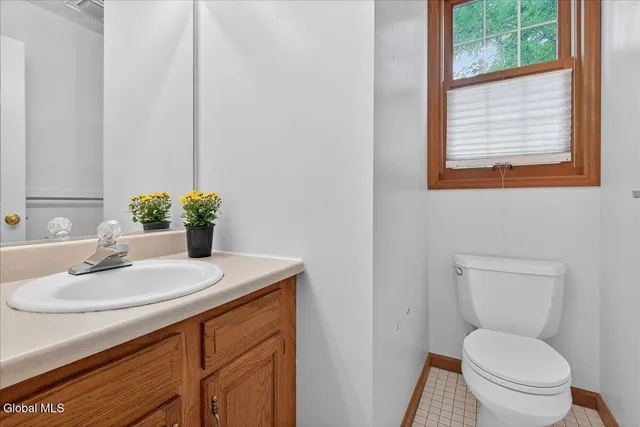 $332,500 | 1 Valley View Avenue, East Greenbush, NY 12144