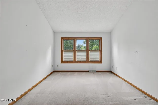 $332,500 | 1 Valley View Avenue, East Greenbush, NY 12144