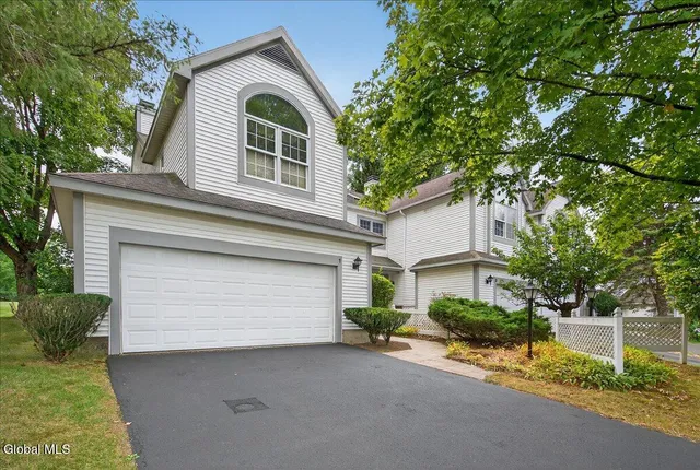 $332,500 | 1 Valley View Avenue, East Greenbush, NY 12144