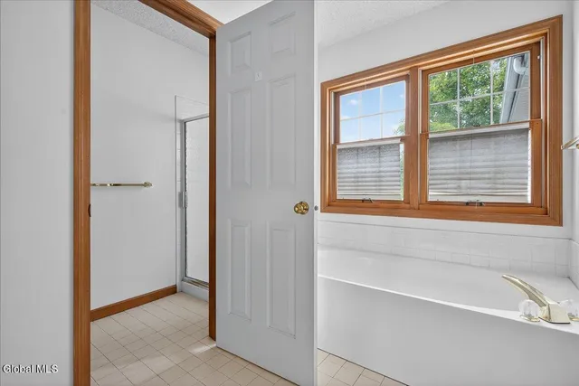 $332,500 | 1 Valley View Avenue, East Greenbush, NY 12144