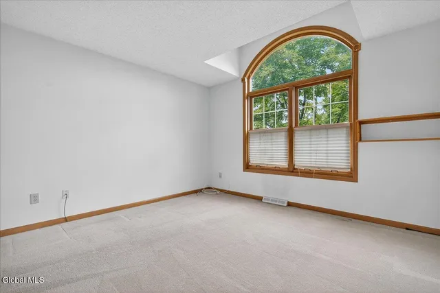 $332,500 | 1 Valley View Avenue, East Greenbush, NY 12144