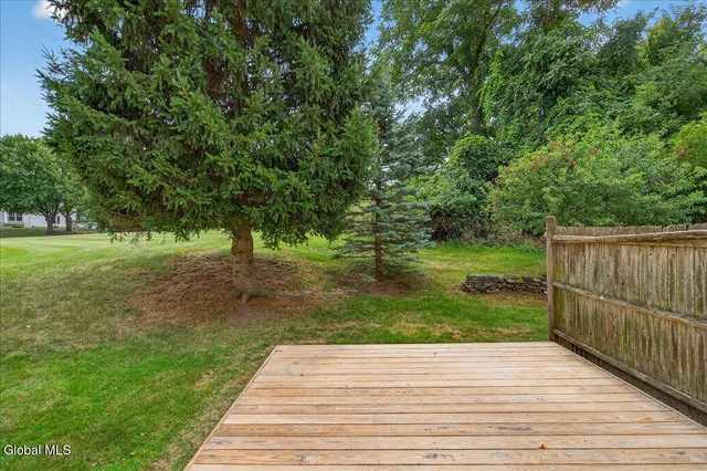 $332,500 | 1 Valley View Avenue, East Greenbush, NY 12144