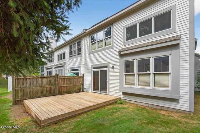 $332,500 | 1 Valley View Avenue, East Greenbush, NY 12144