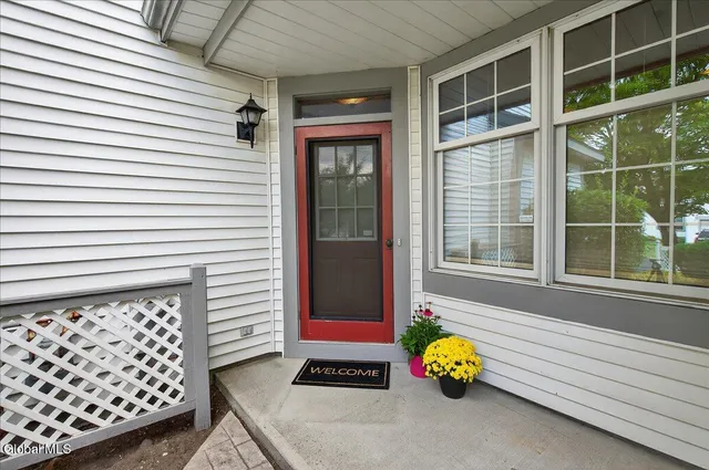 $332,500 | 1 Valley View Avenue, East Greenbush, NY 12144