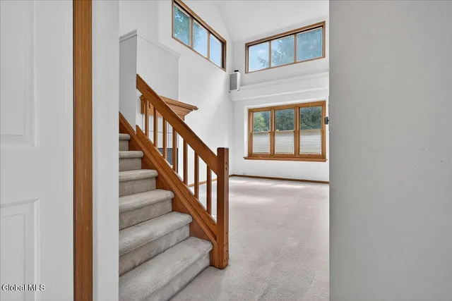 $332,500 | 1 Valley View Avenue, East Greenbush, NY 12144