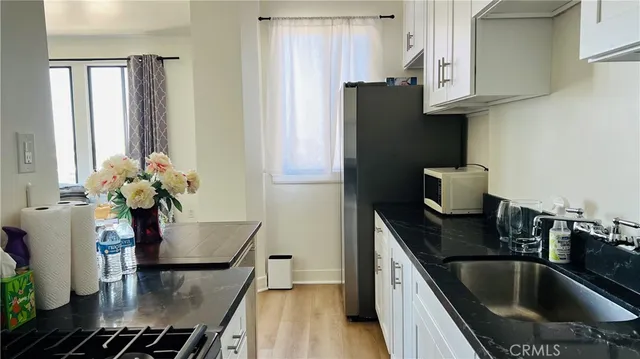 $1,800 | 315 West 3rd Street, Unit 711, Long Beach, CA 90802