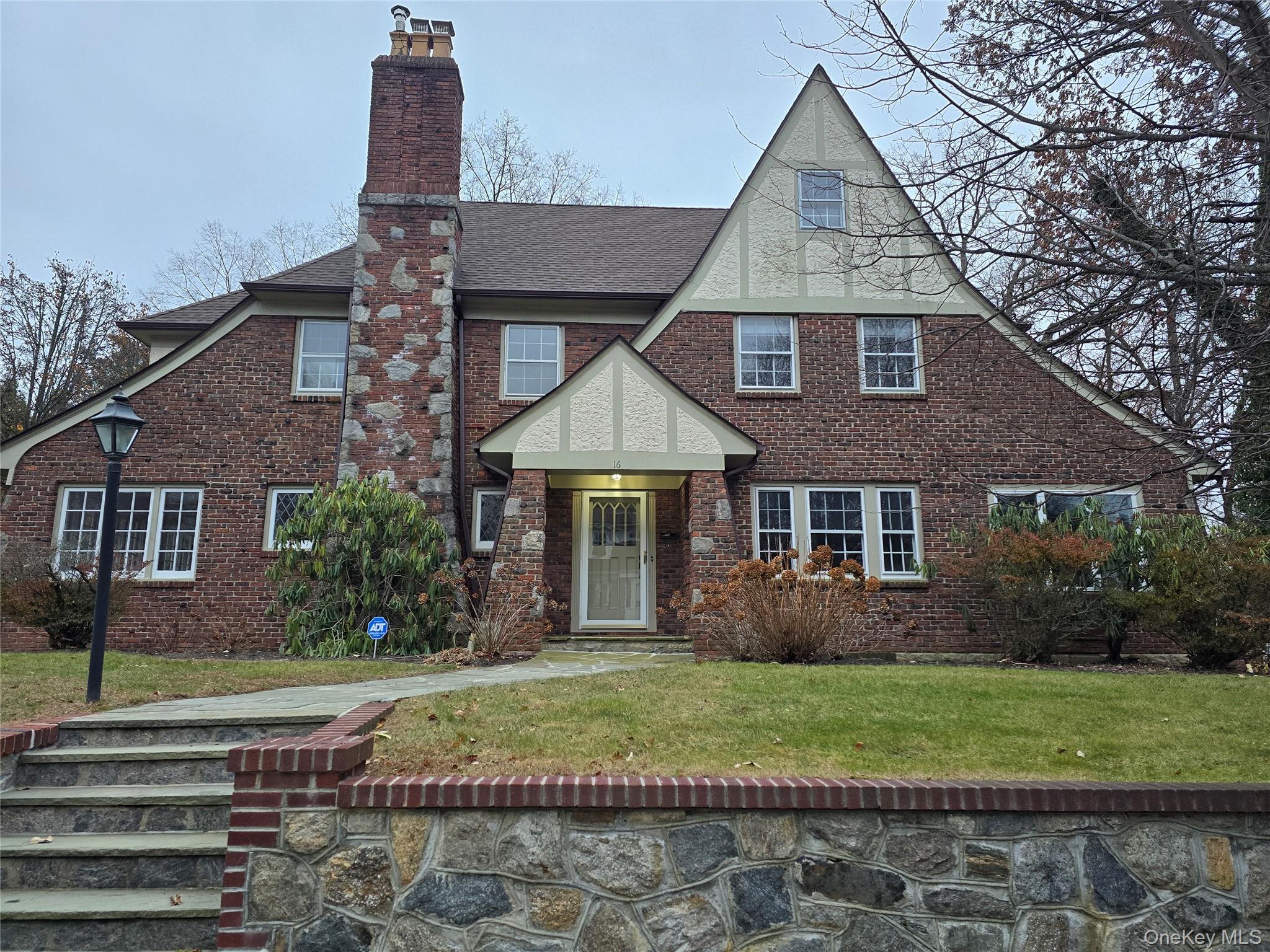 16 Bon Air Avenue New Rochelle, NY 10804 - Photo 1 of 25