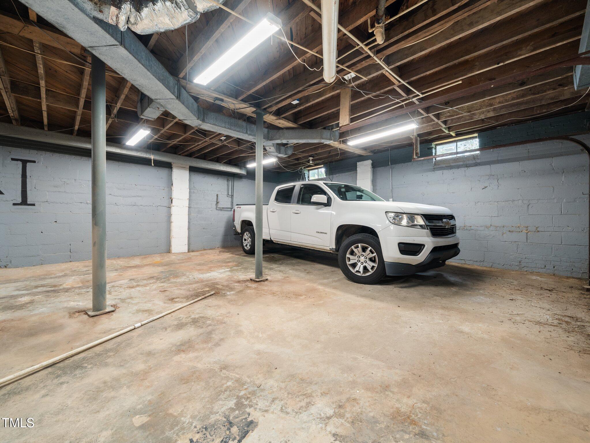 1313 Ridge Road Raleigh, NC 27607 - Photo 25 of 37