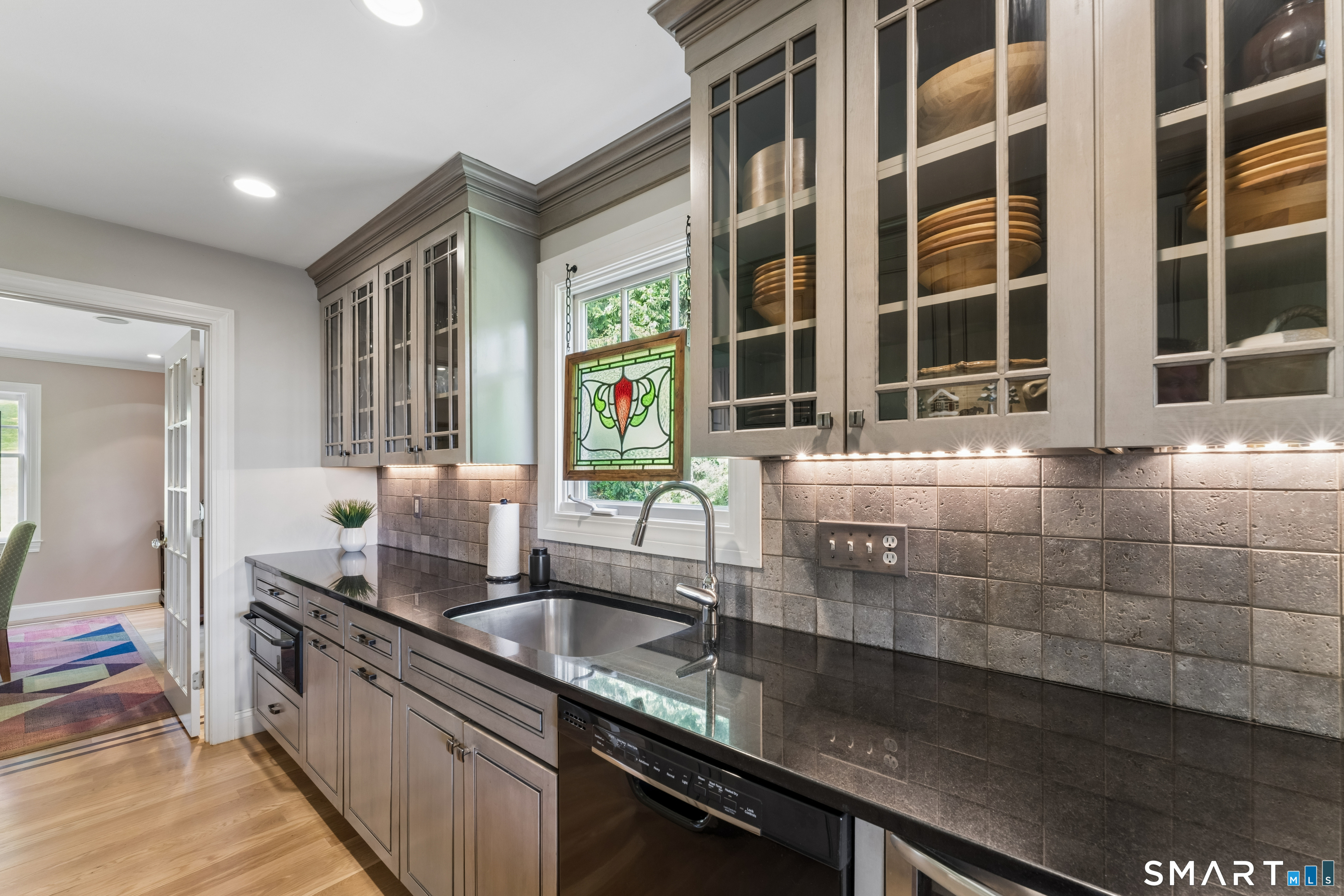 8 Horseshoe Ridge Road Newtown, CT 06482 - Photo 10 of 40