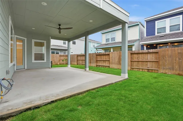 $2,800 | 719 Sandy Bay Lane, Kemah, TX 77565