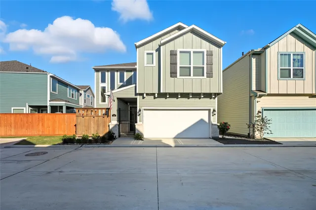 $2,800 | 719 Sandy Bay Lane, Kemah, TX 77565