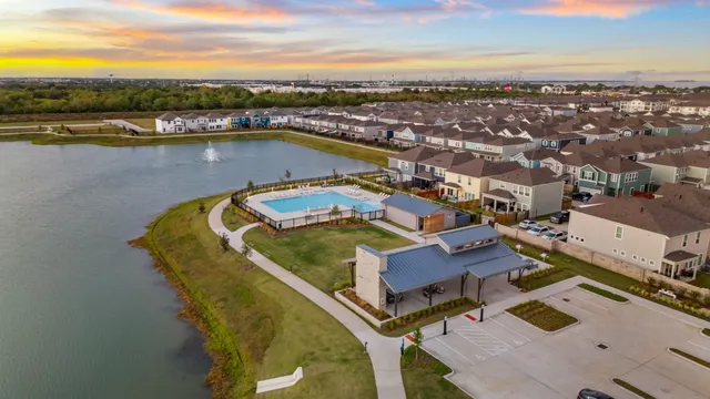 $2,800 | 719 Sandy Bay Lane, Kemah, TX 77565