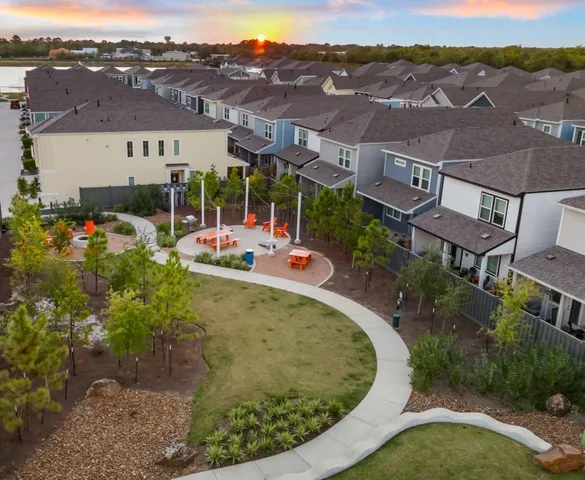 $2,800 | 719 Sandy Bay Lane, Kemah, TX 77565