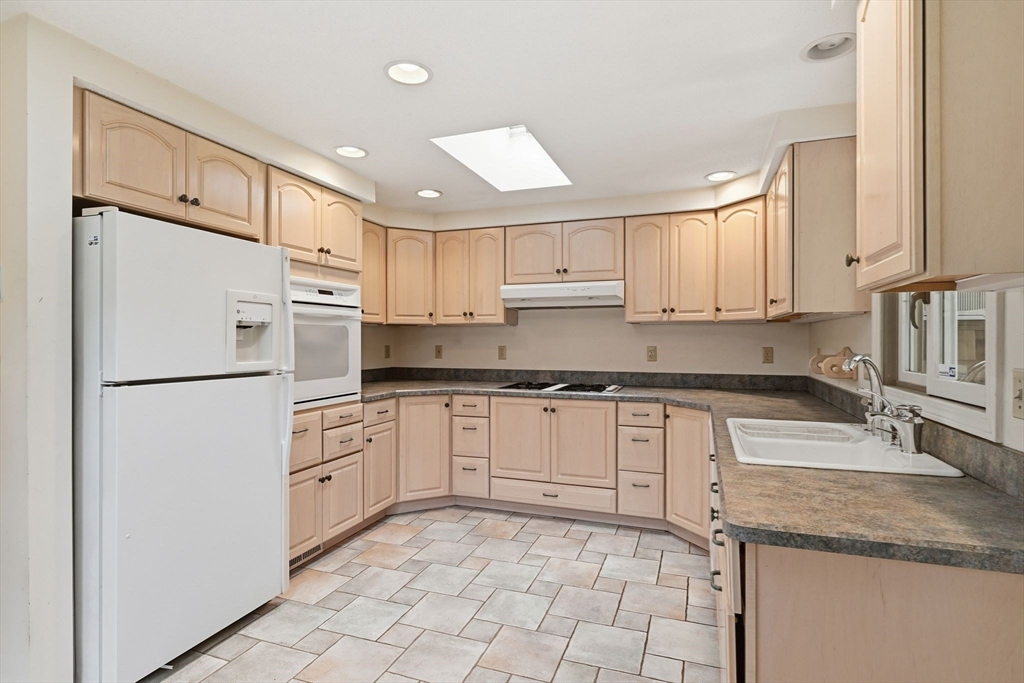 47 Fenway Drive Springfield, MA 01119 - Photo 15 of 42