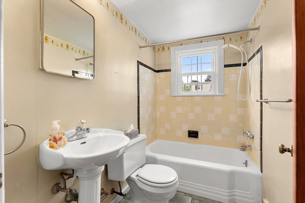 18 Iverson Road Beverly, MA 01915 - Photo 17 of 31 Gallery Image 17