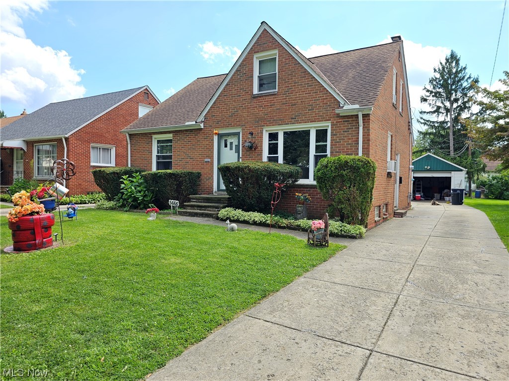 5666 Cherokee Road Cleveland, OH 44124 - Photo 2 of 31