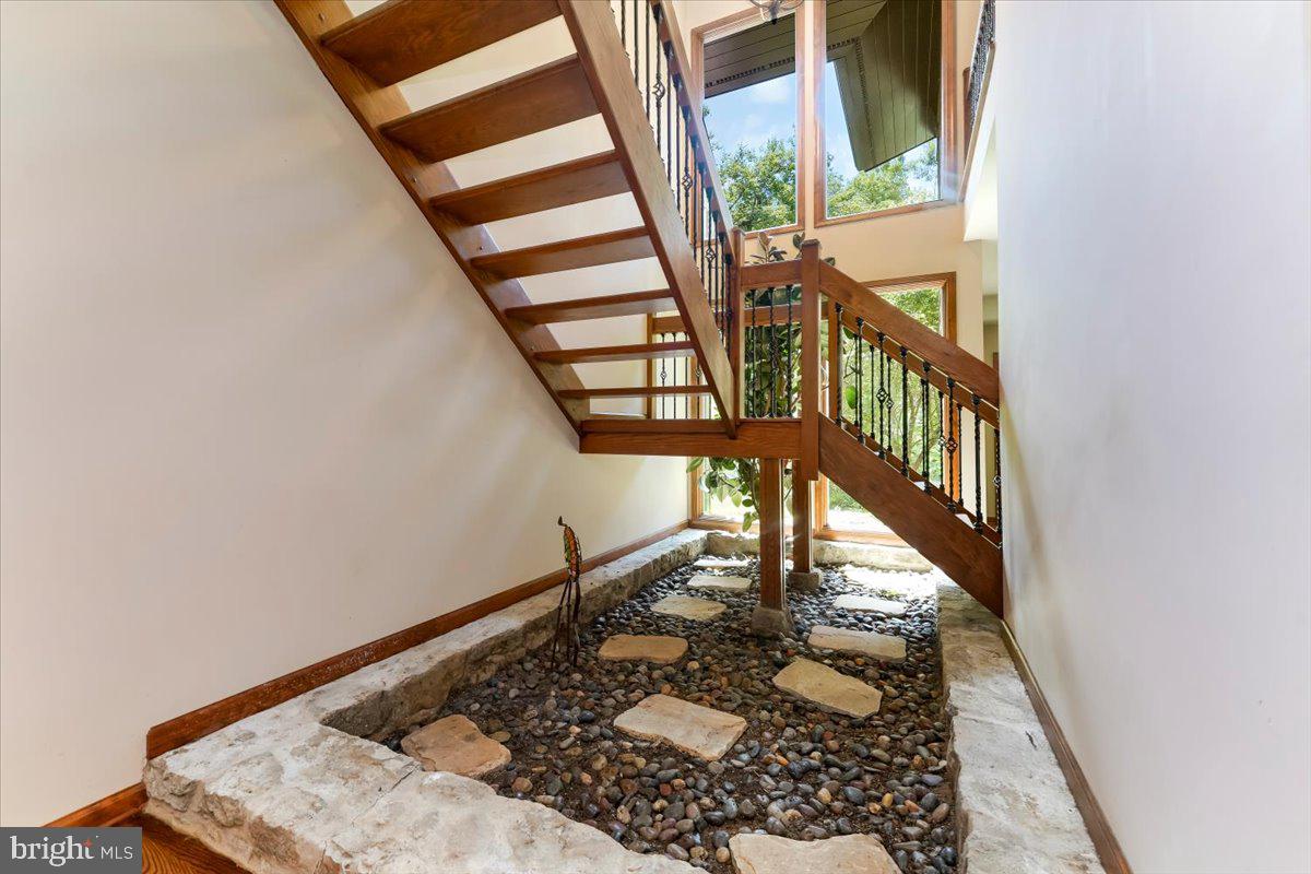 1012 Garrett Mill Road Newtown Square, PA 19073 - Photo 33 of 76 Stairwell