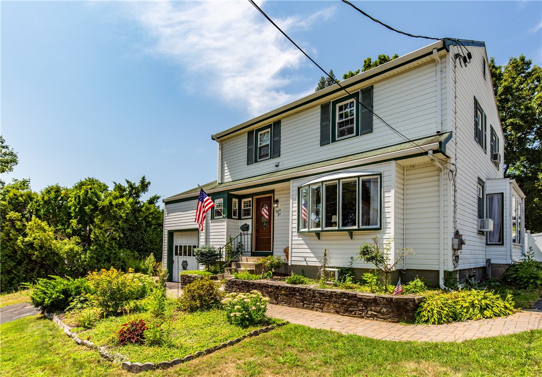 46 Beacon Avenue Woonsocket, RI 02895 - Photo 3 of 40 Gallery Image 3