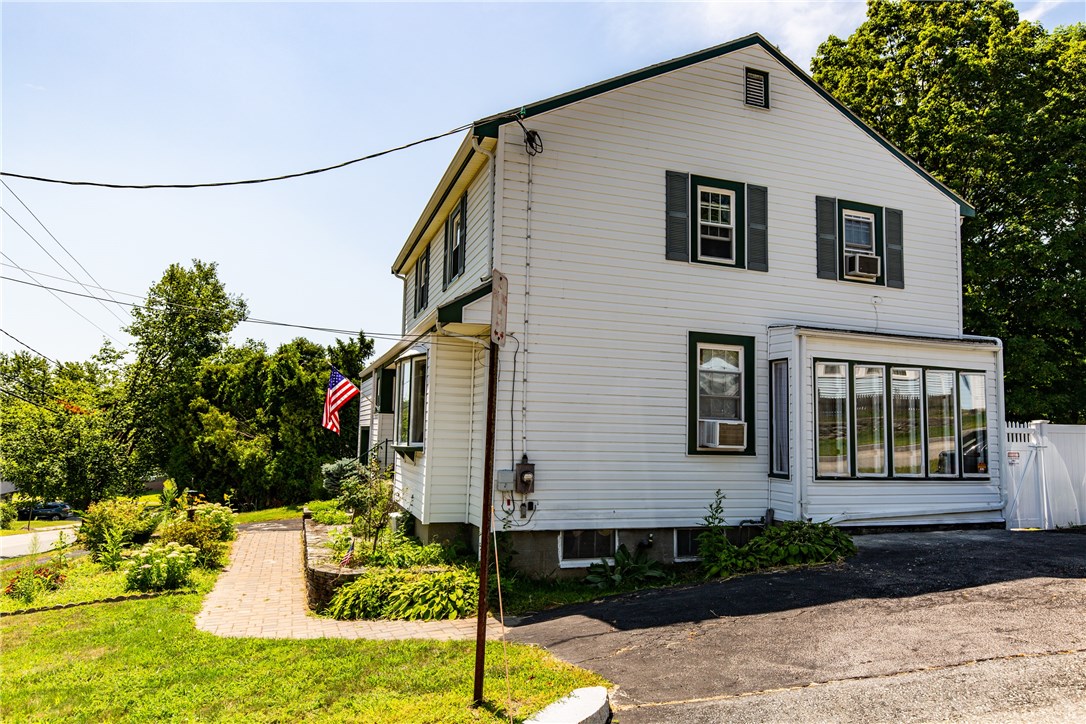 46 Beacon Avenue Woonsocket, RI 02895 - Photo 4 of 40 Gallery Image 4
