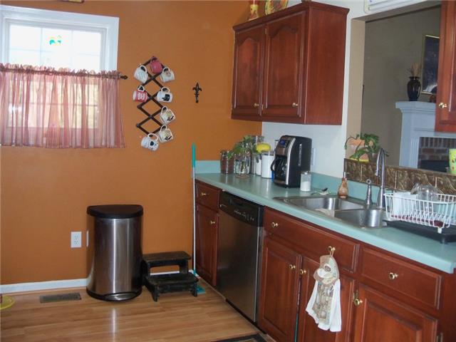 118 Jackson Heights Road Columbia, TN 38401 - Photo 6 of 15 Great kitchen with great colors!