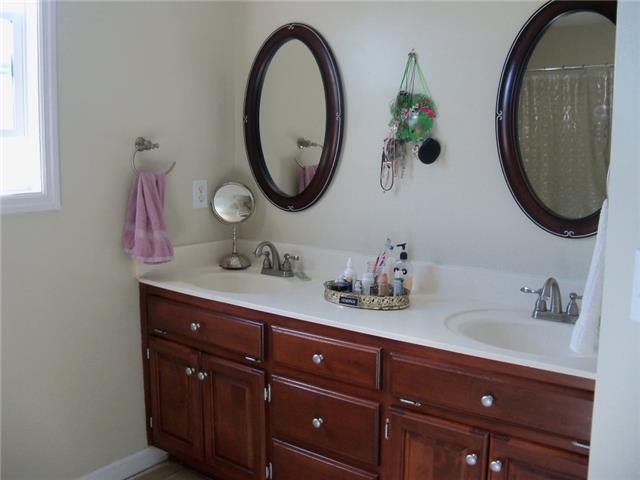 118 Jackson Heights Road Columbia, TN 38401 - Photo 9 of 15 Master Bath