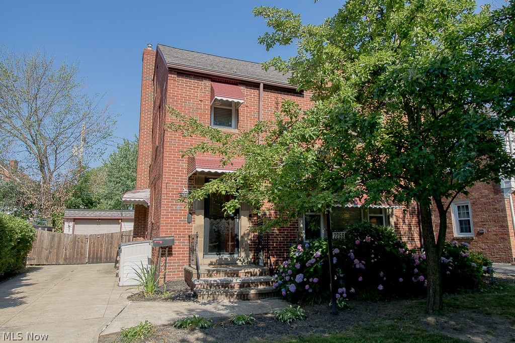 2259 Fenwick Road Cleveland, OH 44118 - Photo 2 of 25 2258 Fenwick