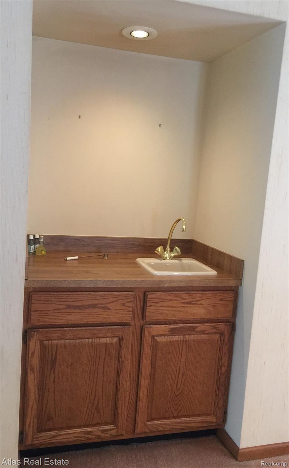 9950 Misty Ridge Circle Clarkston, MI 48348 - Photo 16 of 50 Wet Bar