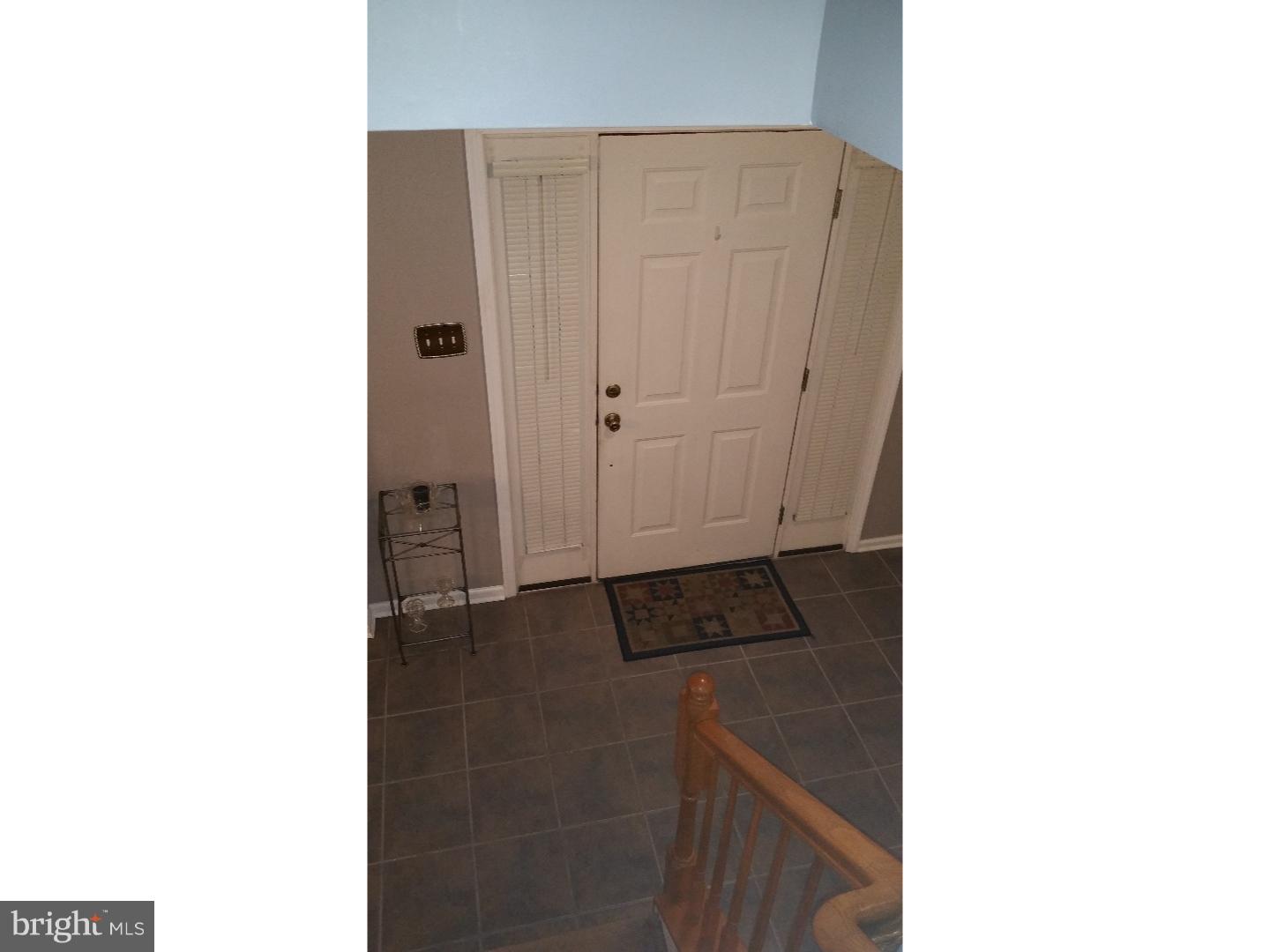 8 East Weatherly Road New Castle, DE 19720 - Photo 3 of 20 Foyer