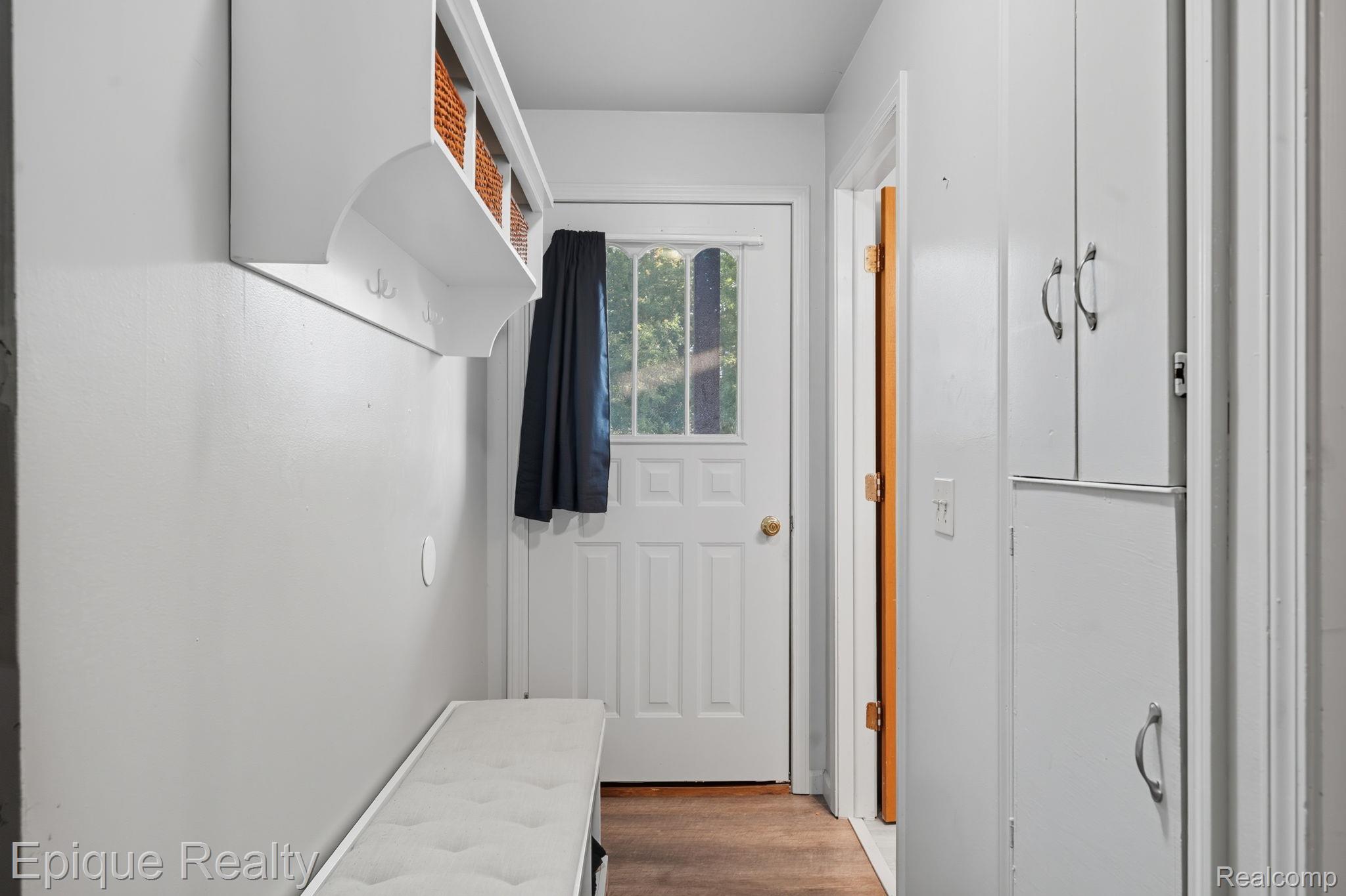 8150 Runyan Lake Road Fenton, MI 48430 - Photo 11 of 41 Mudroom with light wood-style floors.