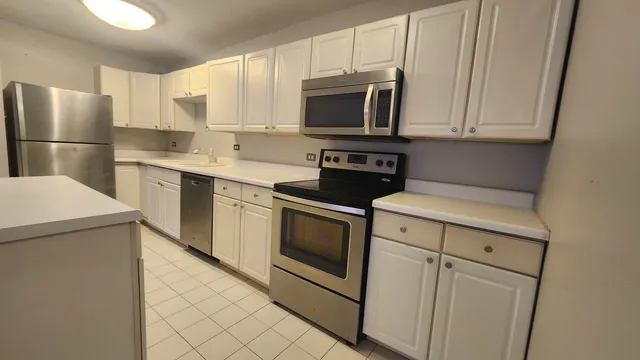 $1,950 | 1339 North Dearborn Street, Unit 4C, Chicago, IL 60610