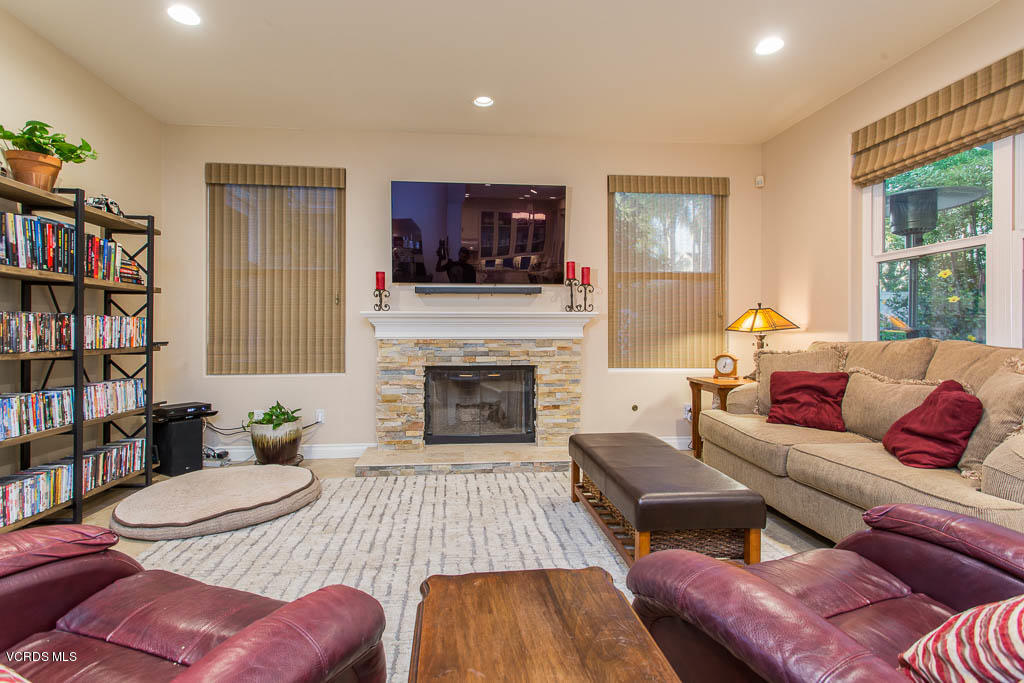 4376 Clearwood Road Moorpark, CA 93021 - Photo 11 of 53 4376 Clearwood Road - HsHProd-33