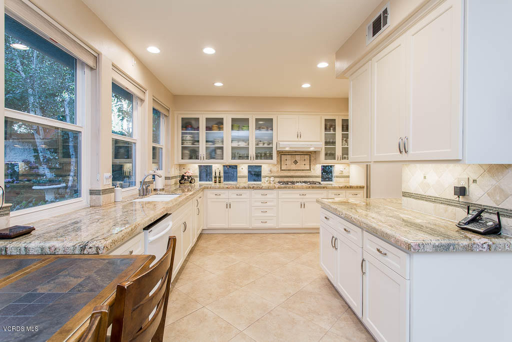 4376 Clearwood Road Moorpark, CA 93021 - Photo 14 of 53 4376 Clearwood Road - HsHProd-36